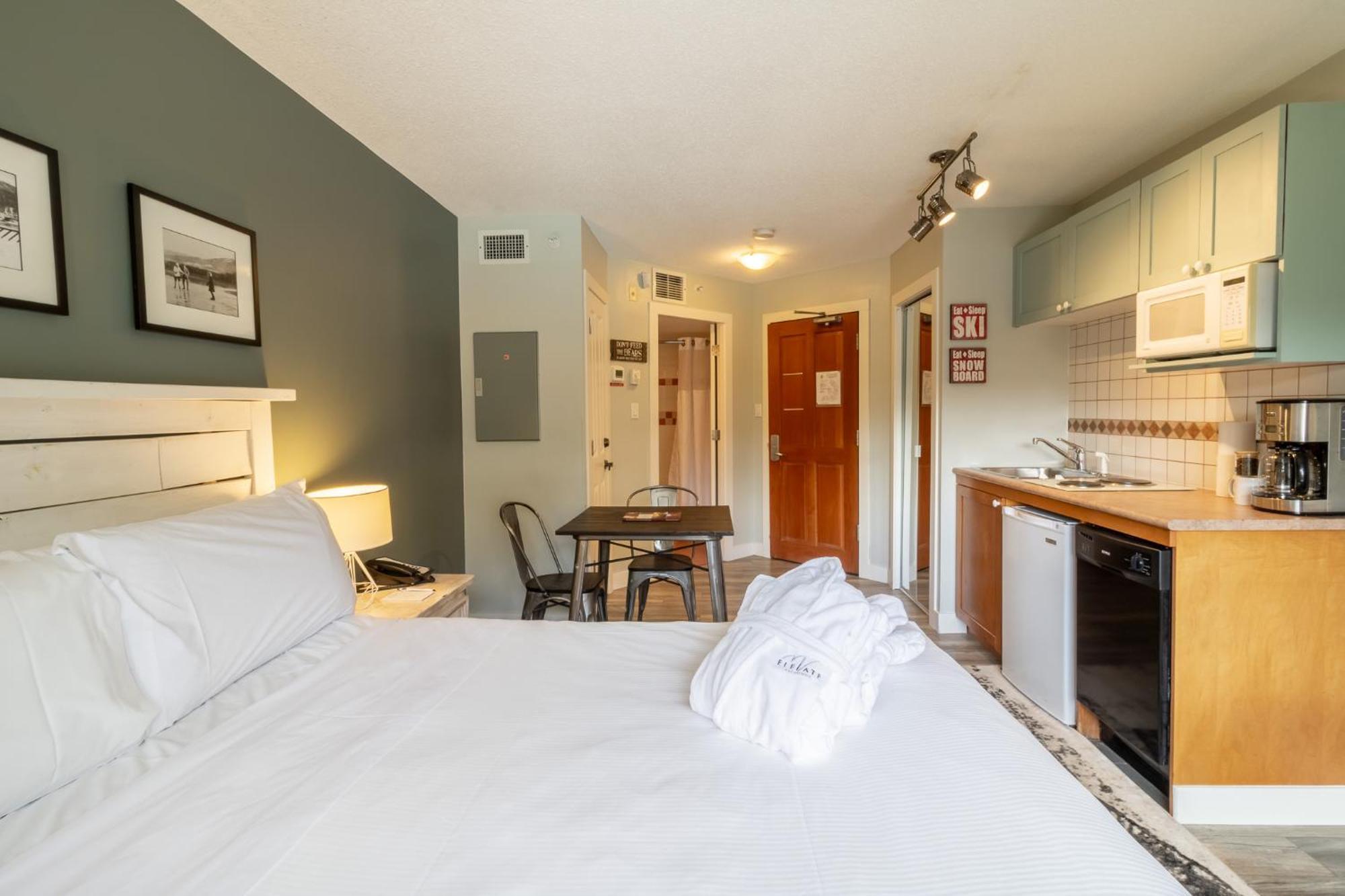 Cascade By Elevate Vacations Apartment Whistler Exterior photo